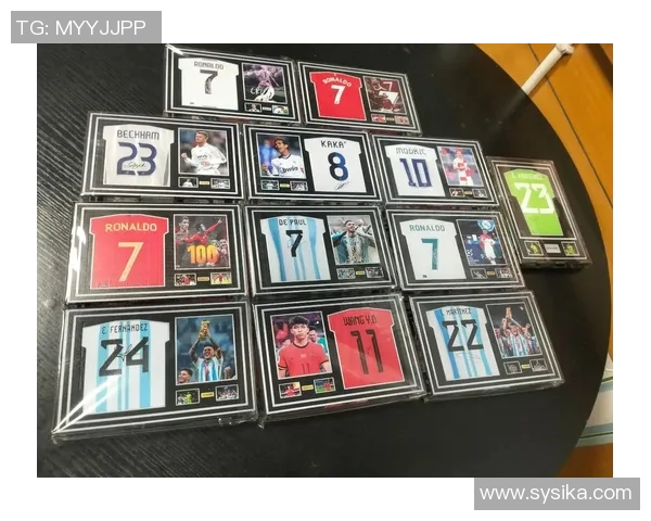 足球明星亲笔签名卡砖珍藏版揭幕引发球迷热潮